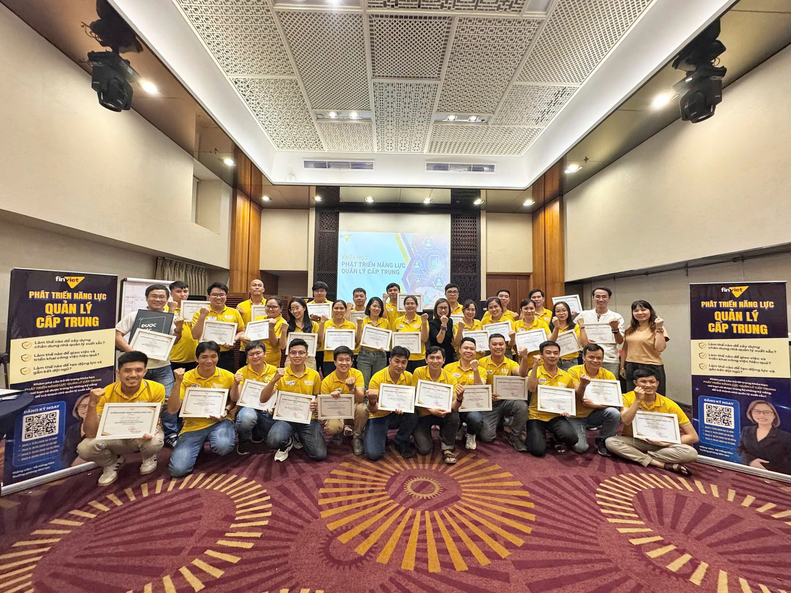 KHÓA HỌC PHÁT TRIỂN NĂNG LỰC QUẢN LÝ CẤP TRUNG
